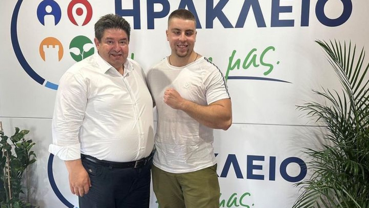 Ο Παγκόσμιος Πρωταθλητής Ποδηλασίας, Χρήστος Σανδαλάκης, με τον Μιχάλη Καραμαλάκη Ο Παγκόσμιος Πρωταθλητής Ποδηλασίας, Χρήστος Σανδαλάκης, με τον Μιχάλη Καραμαλάκη