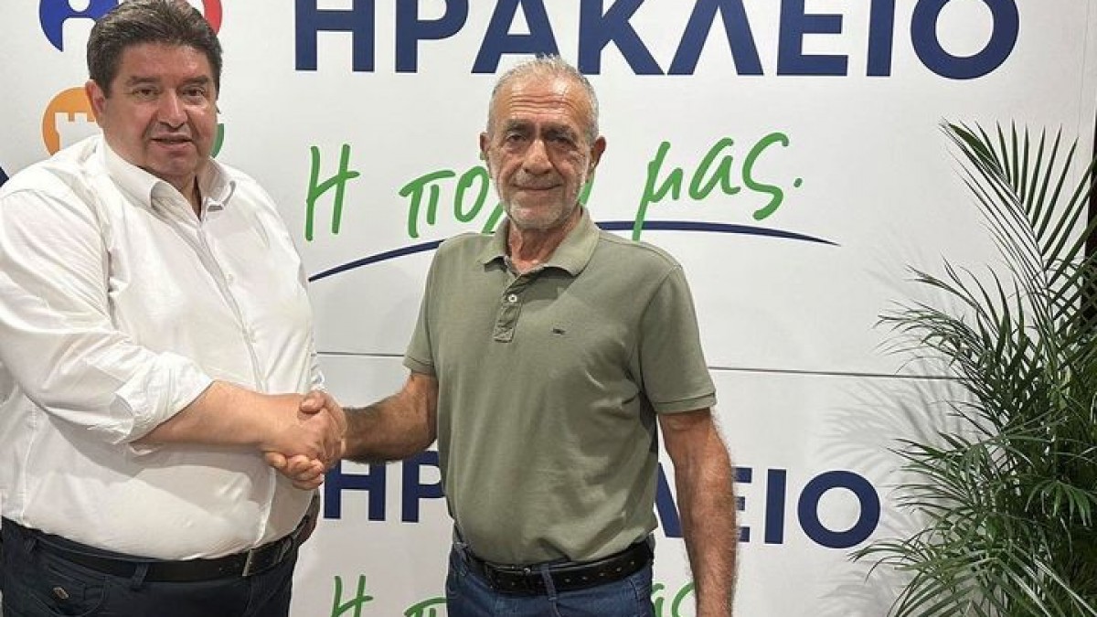 Ο Γιώργος Αρβανίτης - Eλεύθερος Επαγγελματίας, στο πλευρό του Μιχάλη Καραμαλάκη Ο Γιώργος Αρβανίτης - Eλεύθερος Επαγγελματίας, στο πλευρό του Μιχάλη Καραμαλάκη