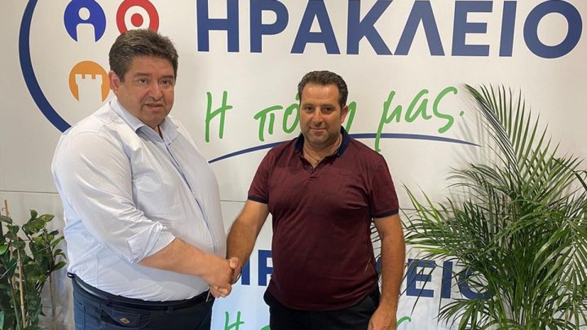 Ο Αστρινός Χριστοδουλάκης – Ιδιωτικός Υπάλληλος, Αγρότης στο πλευρό του Μιχάλη Καραμαλάκη Ο Αστρινός Χριστοδουλάκης – Ιδιωτικός Υπάλληλος, Αγρότης στο πλευρό του Μιχάλη Καραμαλάκη