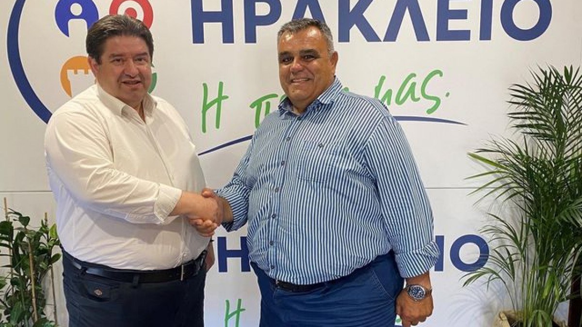 Ο επιχειρηματίας Γιώργος Μπαμιεδάκης στο πλευρό του Μιχάλη Καραμαλάκη Ο επιχειρηματίας Γιώργος Μπαμιεδάκης στο πλευρό του Μιχάλη Καραμαλάκη