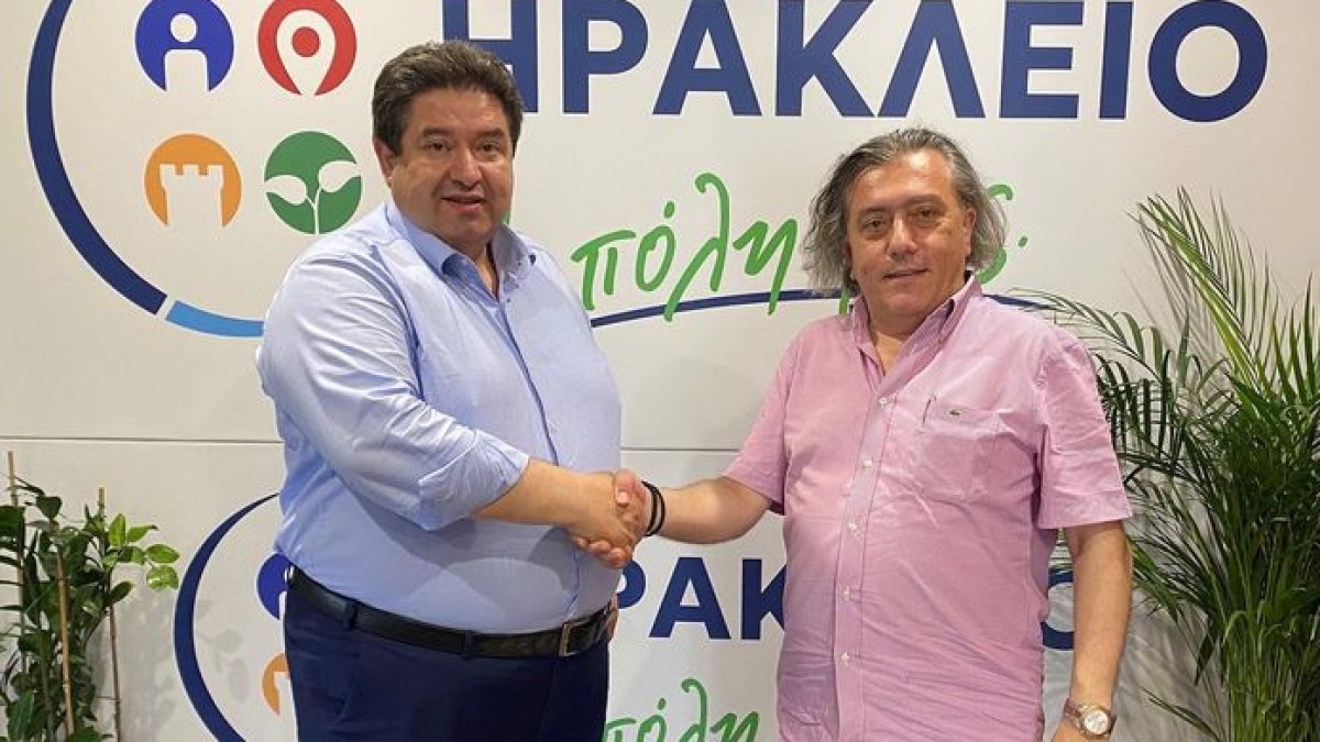 Ο ψυχίατρος Θεόδωρος Μηλιώτης στο πλευρό του Μιχάλη Καραμαλάκη Ο ψυχίατρος Θεόδωρος Μηλιώτης στο πλευρό του Μιχάλη Καραμαλάκη