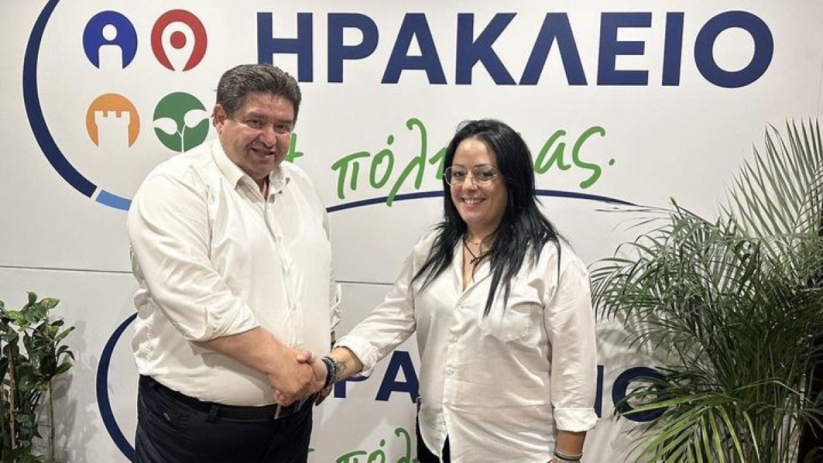 Η Ραφαηλία Ηγουμενάκη - Καλλιτέχνης, στο πλάι του Μιχάλη Καραμαλάκη Η Ραφαηλία Ηγουμενάκη - Καλλιτέχνης, στο πλάι του Μιχάλη Καραμαλάκη