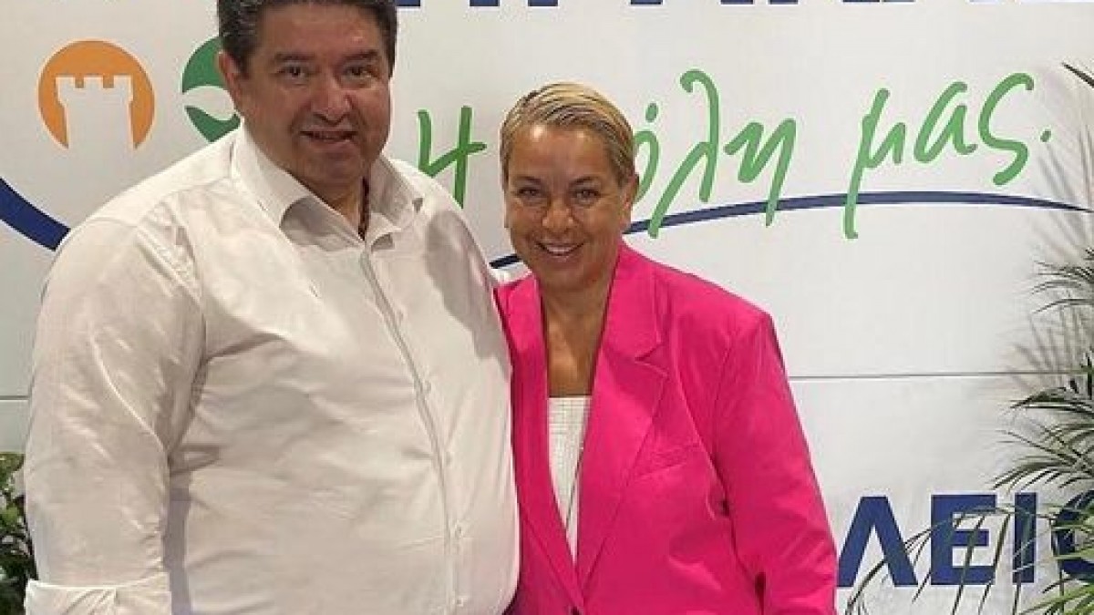 Η Αντιγόνη Ανδρεάκη στο πλευρό του Μιχάλη Καραμαλάκη Η Αντιγόνη Ανδρεάκη στο πλευρό του Μιχάλη Καραμαλάκη