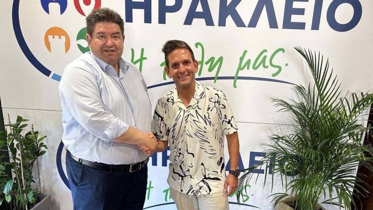 Ο Στάθης Γαρεφαλάκης στο πλευρό του Μιχάλη Καραμαλάκη Ο Στάθης Γαρεφαλάκης στο πλευρό του Μιχάλη Καραμαλάκη