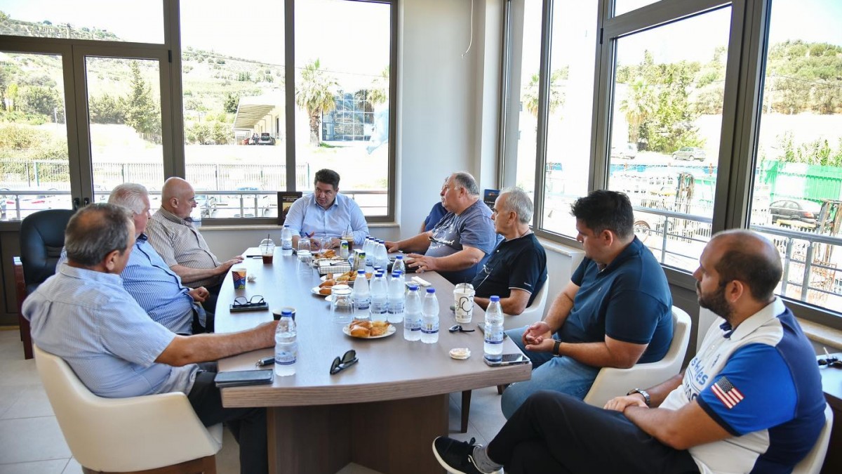 Κατανοούμε τις ανησυχίες των επιχειρηματιών και είμαστε εδώ σήμερα για να βρούμε λύση. Κατανοούμε τις ανησυχίες των επιχειρηματιών και είμαστε εδώ σήμερα για να βρούμε λύση.