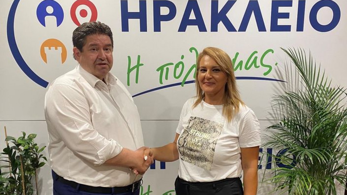 Η Ευφροσύνη Πετράκη – Επιχειρηματίας, στο πλάι του Μιχάλη Καραμαλάκη Η Ευφροσύνη Πετράκη – Επιχειρηματίας, στο πλάι του Μιχάλη Καραμαλάκη