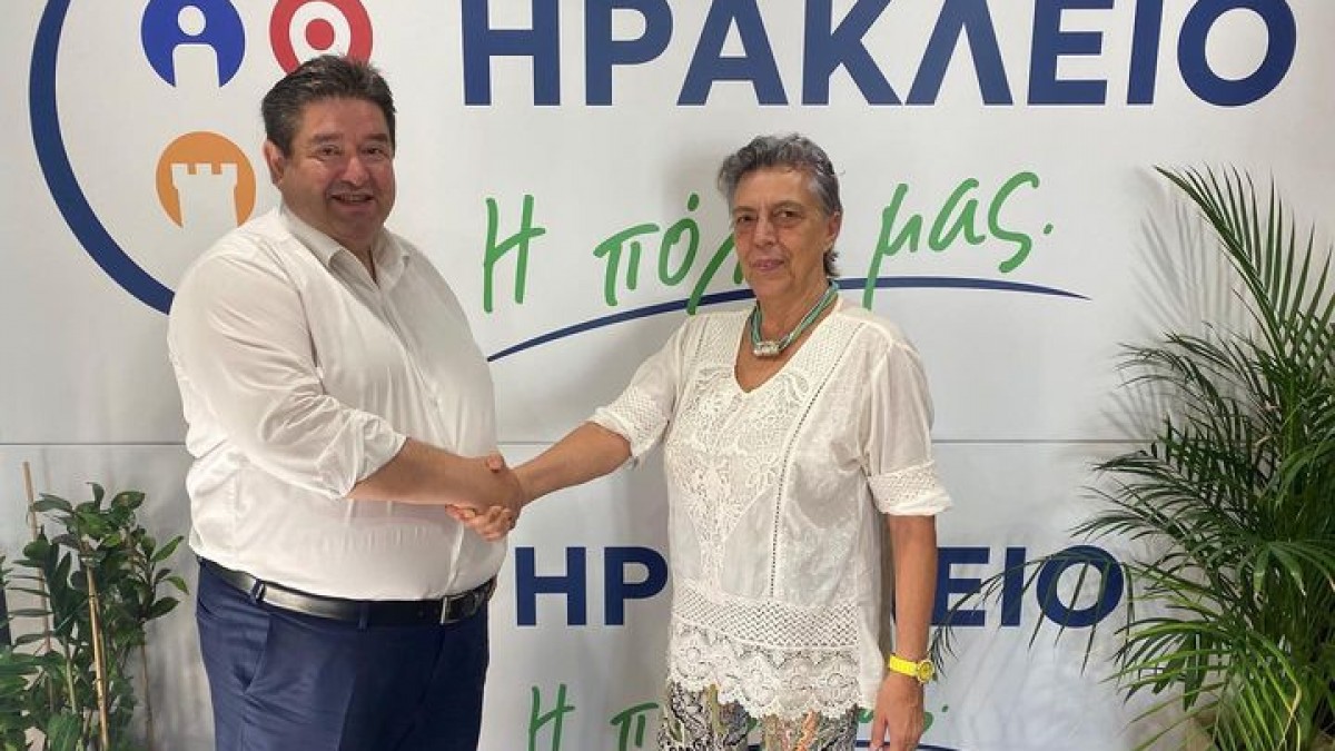 Η Μαριάννα Πινακουλάκη – Βιοτέχνης με τον Μιχάλη Καραμαλάκη Η Μαριάννα Πινακουλάκη – Βιοτέχνης με τον Μιχάλη Καραμαλάκη